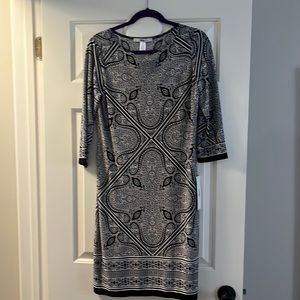 Black and white printed jersey dress.